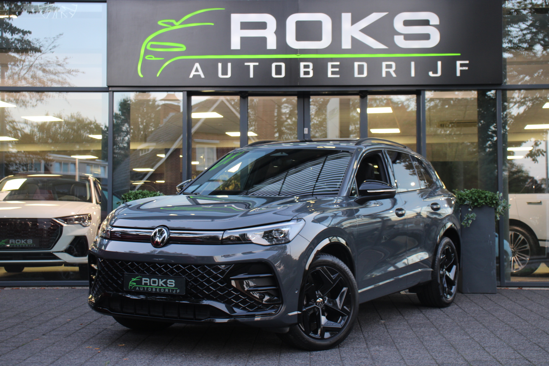 57436912-1.jpg
